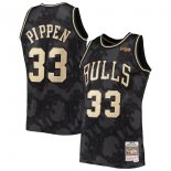 Chicago Bulls Scottie Pippen Mitchell & Ness Black 1996-97 Hardwood Classics Toile Swingman Jersey